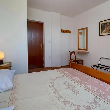 Apartment Manis Tar Porec A6 1 With 3 Nedrooms 2 Km To The Beach Apartament *