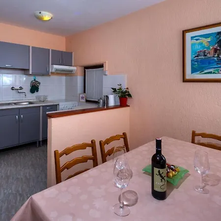 Apartment Manis Tar Porec A6 1 With 3 Nedrooms 2 Km To The Beach Apartament Tar-Vabriga