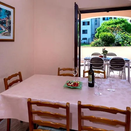 Apartment Manis Tar Porec A6 1 With 3 Nedrooms 2 Km To The Beach Apartament Tar-Vabriga