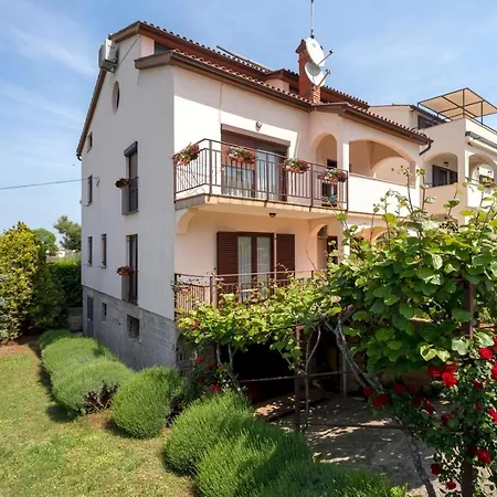 Apartment Manis Tar Porec A6 1 With 3 Nedrooms 2 Km To The Beach Apartament *